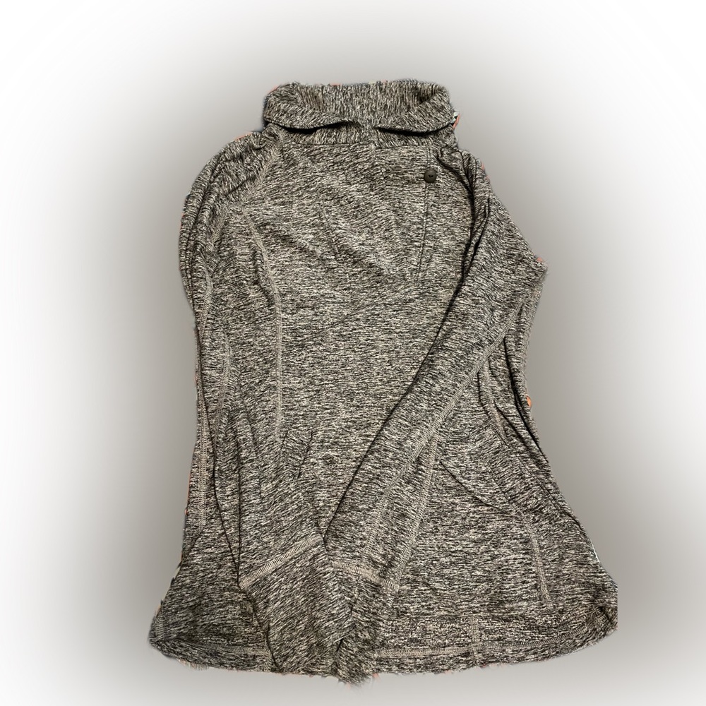 Beyond yoga top with thumb holes, size medium